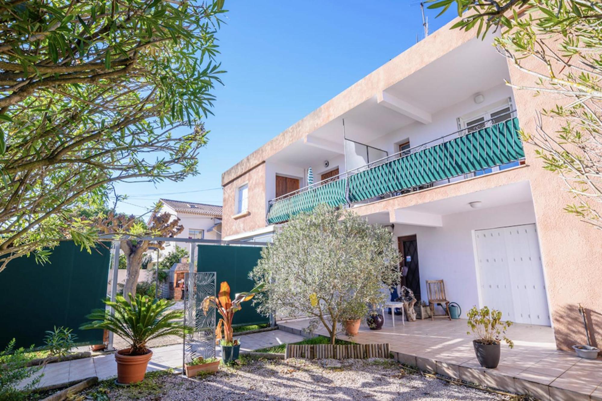Charming Flat In With Balcony Appartement